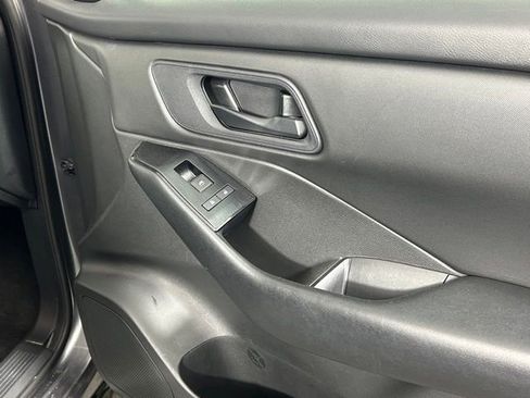 Used 2024 Nissan Rogue S AWD/4WD image 9