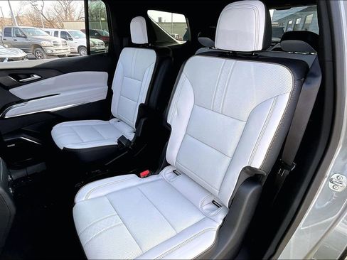 New 2026 Chevrolet Traverse High Country w/ LPO, Floor Liner Package image 10
