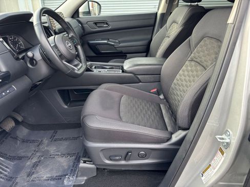 Used 2025 Nissan Pathfinder SV image 28