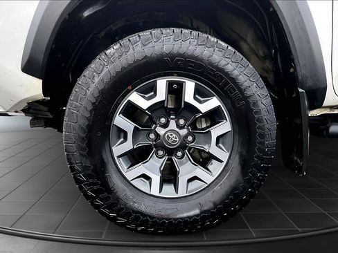Used 2019 Toyota Tacoma TRD Off-Road image 8