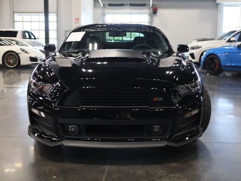 Used 2017 Ford Mustang GT Premium w/ GT Performance Package RWD image 2