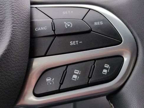 Certified 2024 Chrysler Pacifica Touring-L image 20