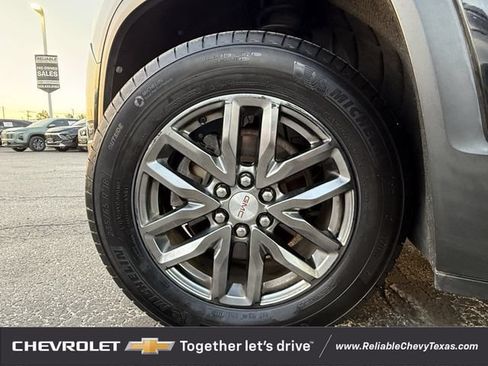 Used 2017 GMC Acadia SLT w/ LPO, Black Accent Package AWD/4WD image 10