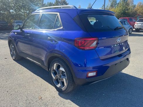 Used 2023 Hyundai Venue SEL image 3
