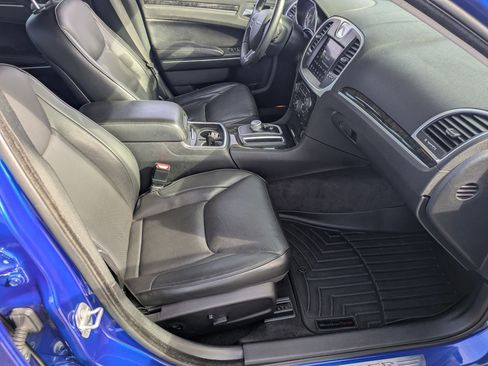 Used 2018 Chrysler 300 Limited w/ Safetytec Plus Group image 36