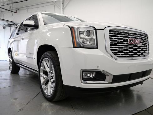 Used 2020 GMC Yukon XL Denali w/ Denali Premium Package AWD/4WD image 45