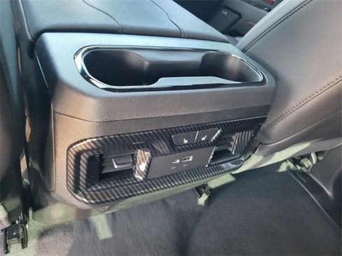 Certified 2025 GMC Sierra 1500 AT4 w/ AT4 Premium Package image 9