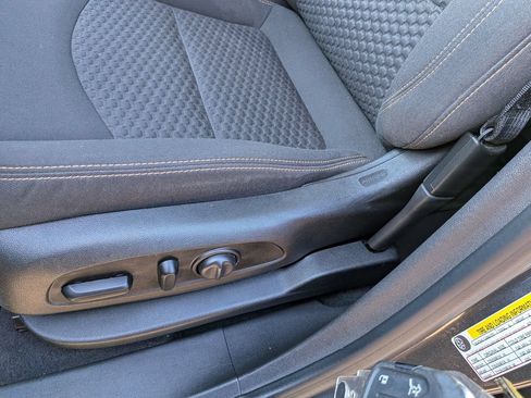Used 2021 GMC Terrain SLE w/ Driver Convenience Package FWD image 11