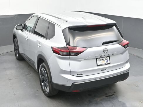 Used 2025 Nissan Rogue SV FWD image 40