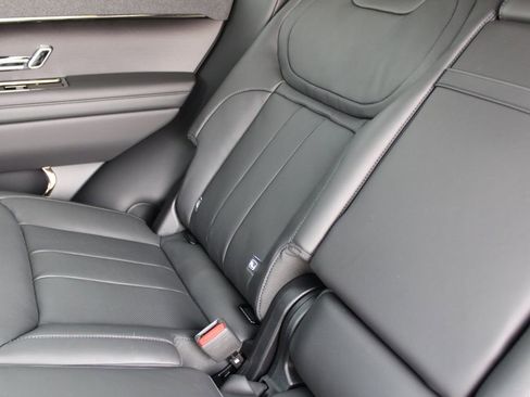 Used 2025 Land Rover Range Rover Sport SE image 21