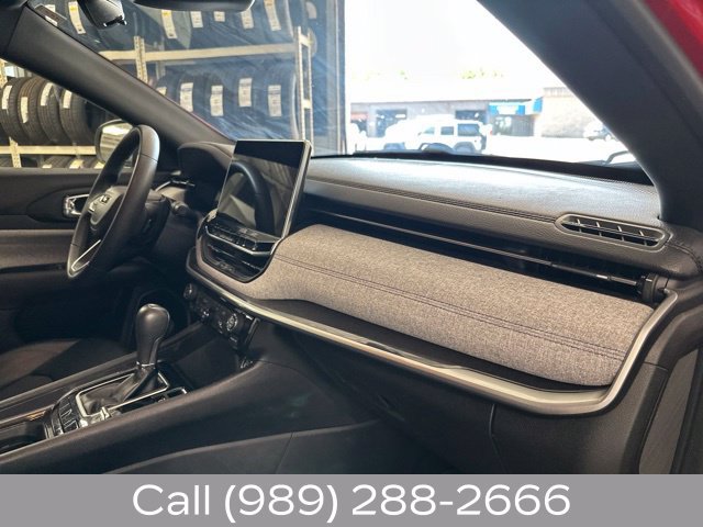 Used 2024 Jeep Compass Latitude AWD/4WD image 19
