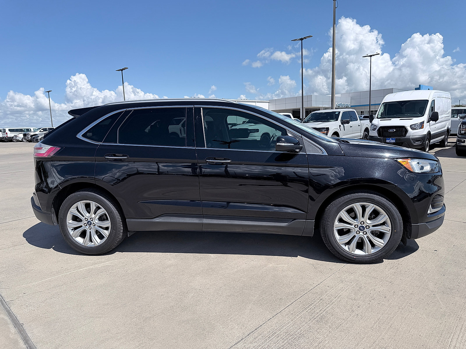 Used 2020 Ford Edge Titanium FWD image 8