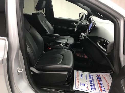Used 2026 Chrysler Pacifica Select FWD image 21
