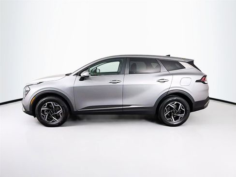 Used 2023 Kia Sportage LX image 4