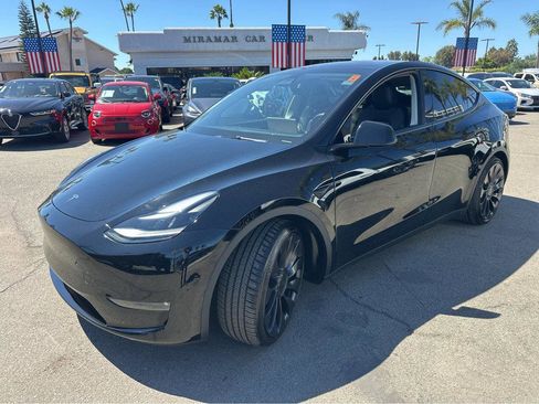 Used 2023 Tesla Model Y Performance image 11