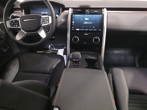 Certified 2025 Land Rover Discovery Dynamic SE AWD/4WD image 16
