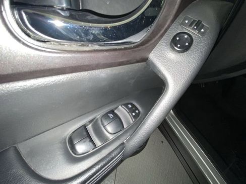Used 2015 Nissan Rogue S AWD/4WD image 13