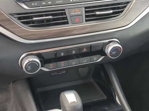 Used 2024 Nissan Altima 2.5 SV image 18