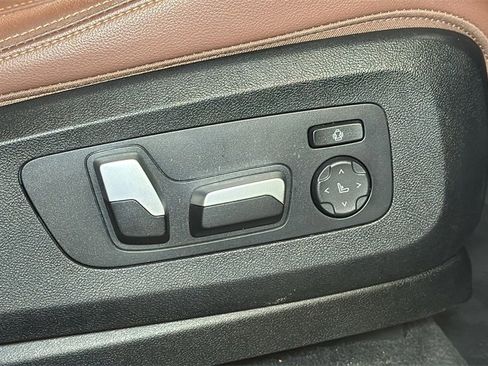 Used 2022 BMW X7 xDrive40i w/ Premium Package image 11