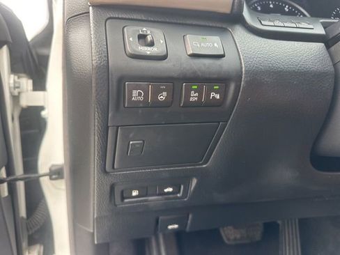 Used 2013 Lexus LS 460 w/ Ultra Luxury Pkg image 20