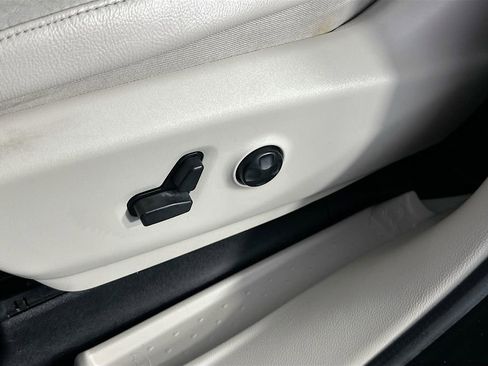 Used 2021 Chrysler Pacifica Touring-L image 18