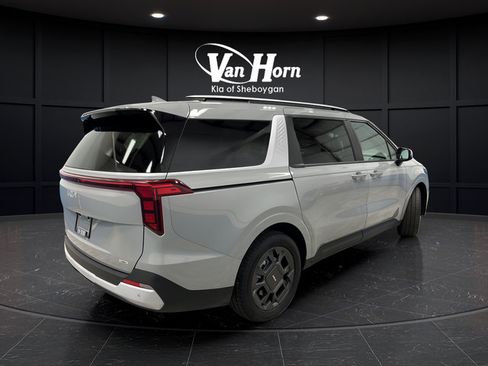 Used 2025 Kia Carnival EX FWD image 7