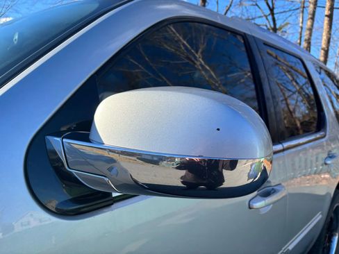 Used 2013 Cadillac Escalade Premium image 8