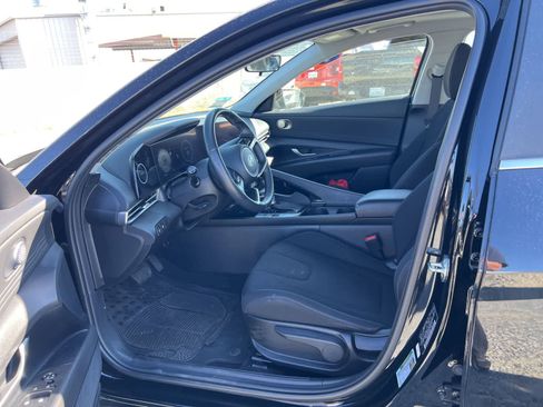 Used 2024 Hyundai Elantra SEL w/ Convenience Package image 16