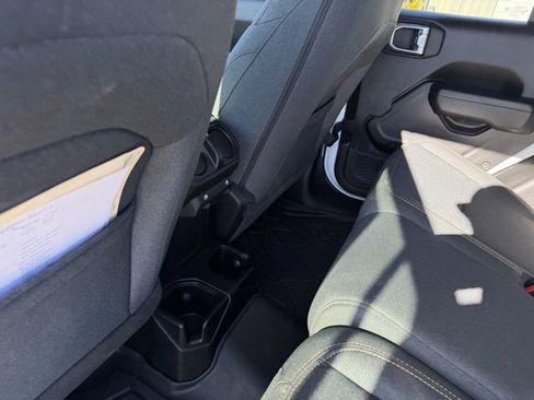 Used 2024 Jeep Gladiator Sport image 14