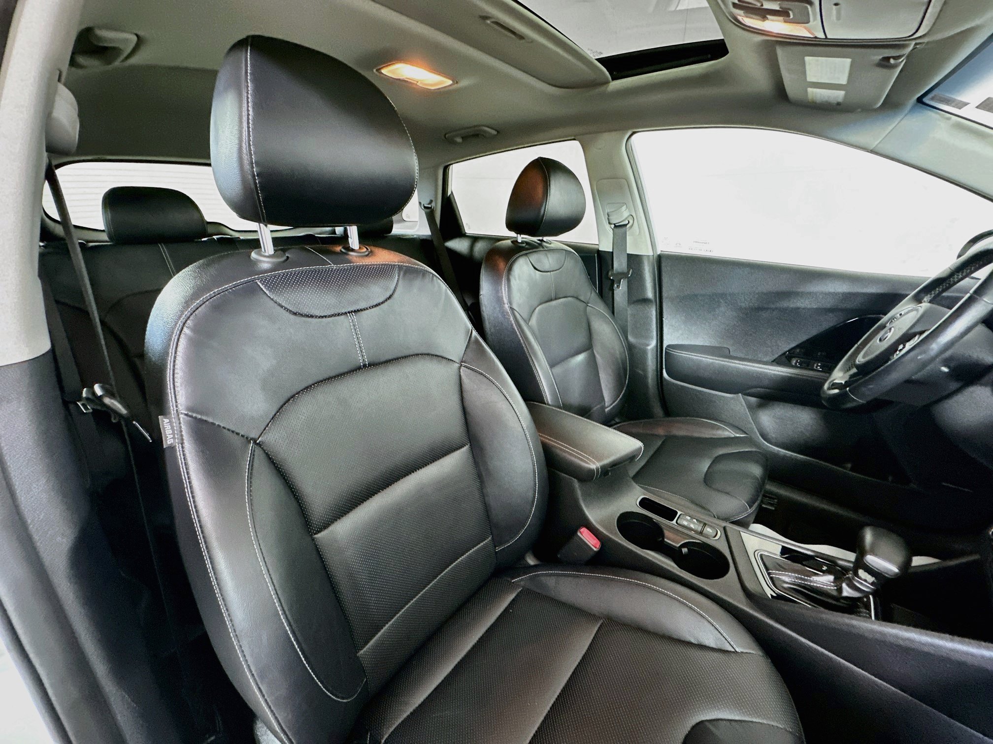 Used 2017 Kia Niro Touring FWD image 30