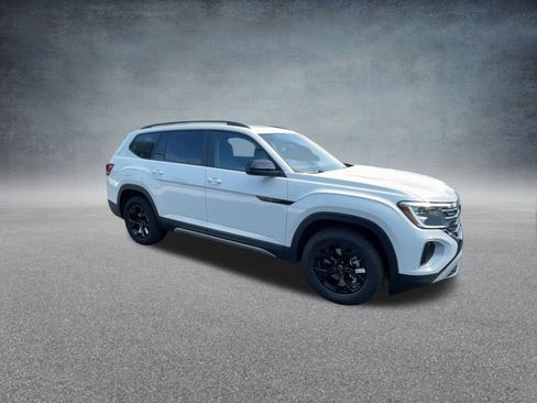 New 2025 Volkswagen Atlas Peak Edition SE image 28