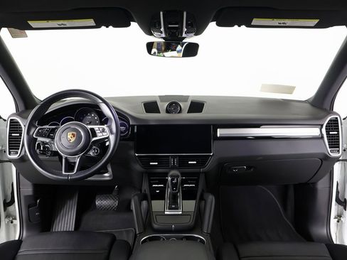 Certified 2023 Porsche Cayenne Platinum Edition image 11