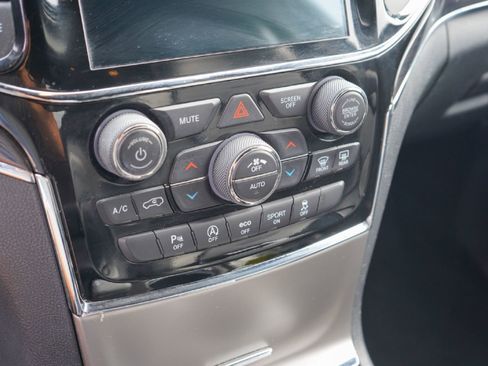 Used 2019 Jeep Grand Cherokee Overland image 16