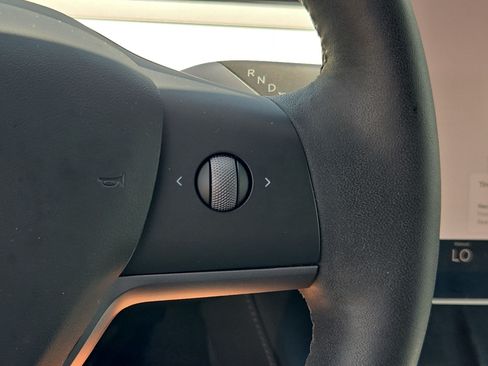 Used 2023 Tesla Model Y 2WD image 18
