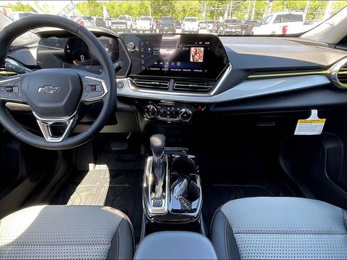 New 2026 Chevrolet Trax LT w/ Driver Confidence Package FWD image 5