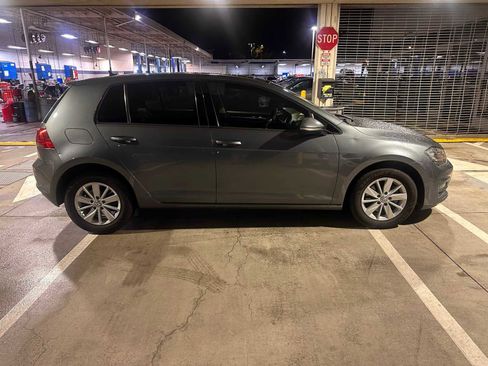 Used 2017 Volkswagen Golf SEL image 6