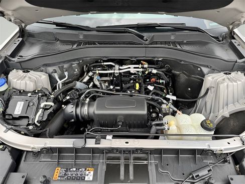 Used 2021 Ford Explorer XLT image 9