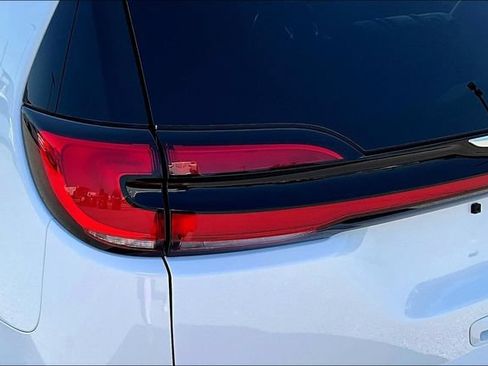Used 2024 Chrysler Pacifica Touring-L FWD image 25