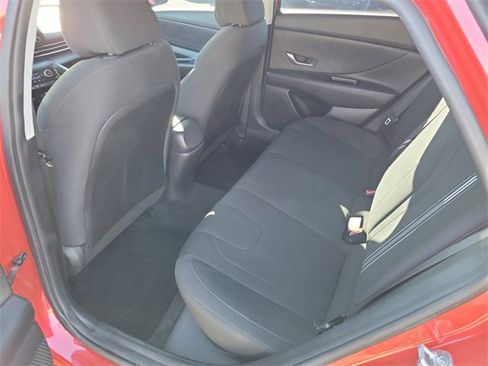 Used 2021 Hyundai Elantra SEL w/ Cargo Package image 18