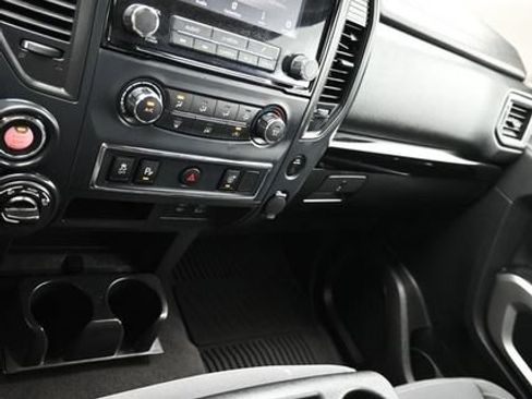 Used 2022 Nissan Titan SV AWD/4WD image 19
