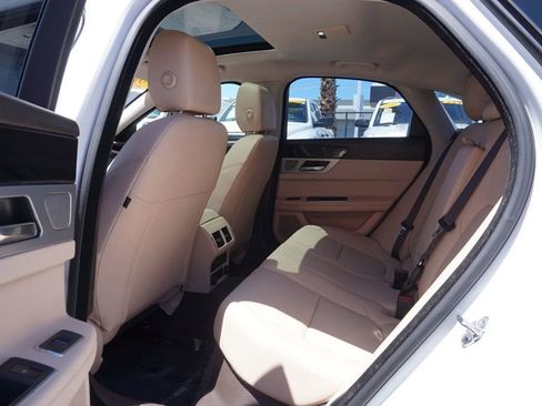 Used 2017 Jaguar XF RWD image 17