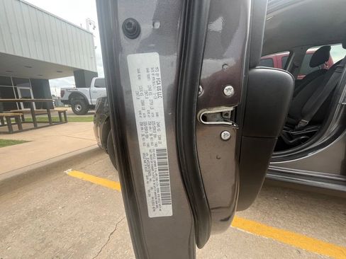 Used 2019 Dodge Journey SE w/ Connectivity Group FWD image 5