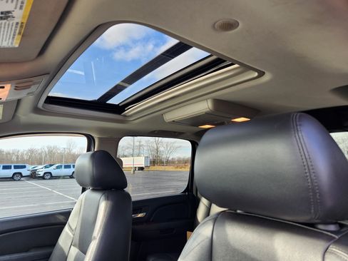 Used 2013 Chevrolet Avalanche LTZ image 25