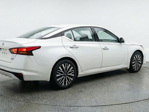 Used 2025 Nissan Altima 2.5 SV image 9