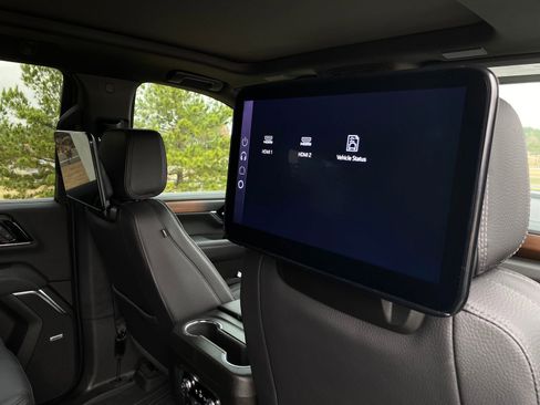 Used 2025 GMC Yukon Denali w/ Denali Reserve Package image 30