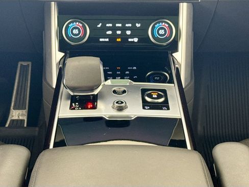 Used 2023 Land Rover Range Rover SE image 12