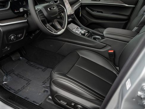 New 2025 Jeep Grand Cherokee L Limited AWD/4WD image 18