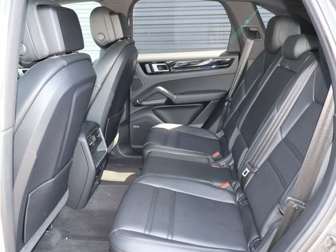 Certified 2023 Porsche Cayenne AWD/4WD image 25
