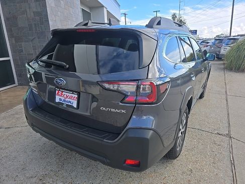 Used 2025 Subaru Outback Premium image 25