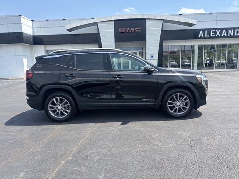 Used 2023 GMC Terrain SLT AWD/4WD image 2